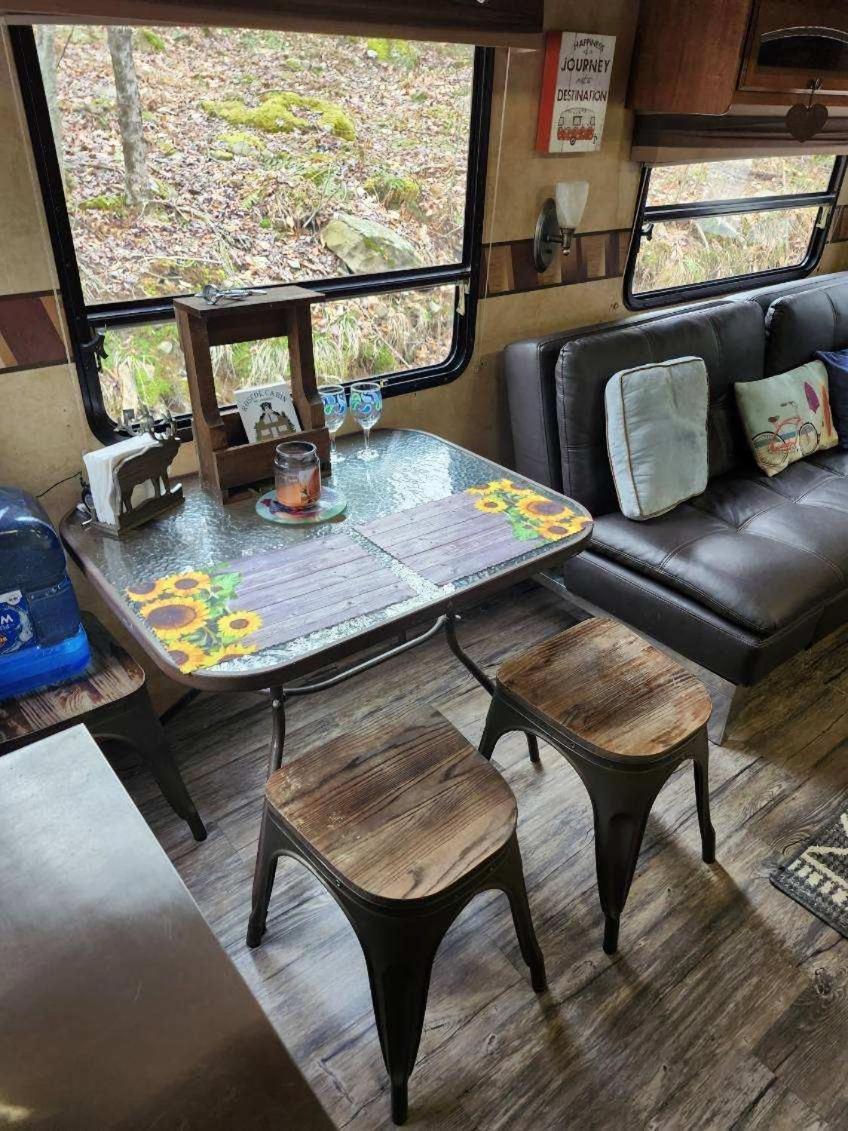Rv Adventure Roscoe Pet Friendly Hotel Екстериор снимка