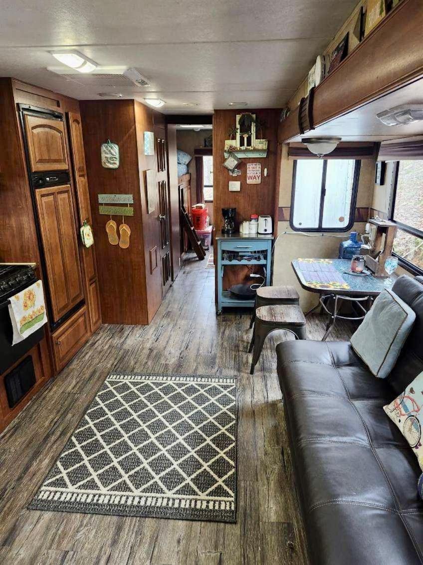 Rv Adventure Roscoe Pet Friendly Hotel Екстериор снимка